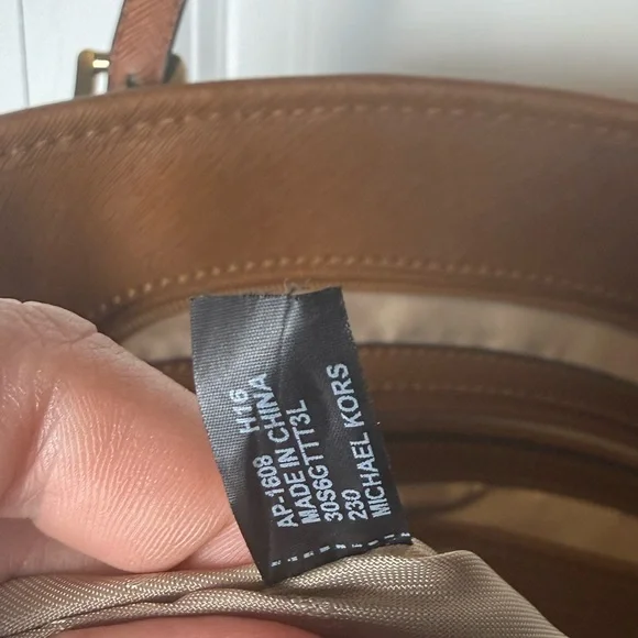 Micheal Kors jet set tote - Picture 9 of 15